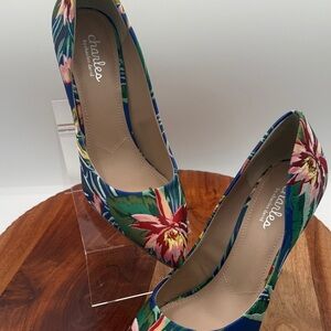 NWOT Charles David Green Floral Tropical Print Maxx Pump Women's Size 10M